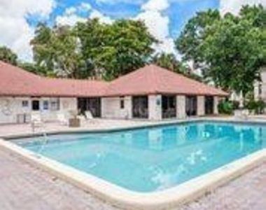 8429 Forest Hills Drive - Photo Thumbnail 4