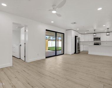 1050 N 74th Street - Photo Thumbnail 4