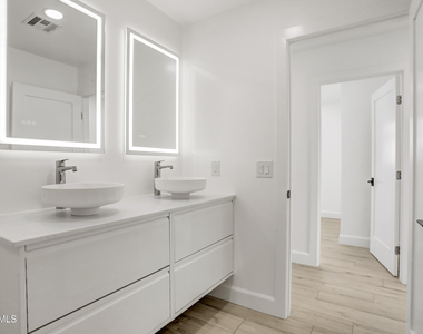 1050 N 74th Street - Photo Thumbnail 17