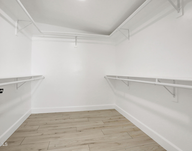 1050 N 74th Street - Photo Thumbnail 16