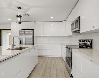 1050 N 74th Street - Photo Thumbnail 9