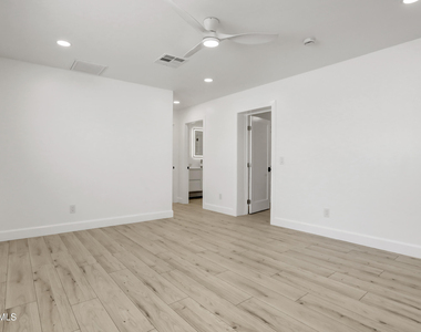 1050 N 74th Street - Photo Thumbnail 11