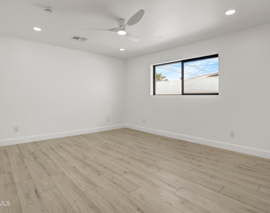 1050 N 74th Street - Photo Thumbnail 10