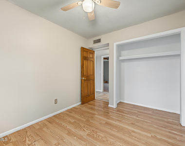 10014 N 87th Lane - Photo Thumbnail 17