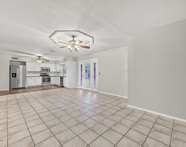 10014 N 87th Lane - Photo Thumbnail 9
