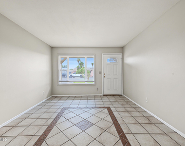 10014 N 87th Lane - Photo Thumbnail 4