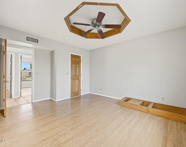 10014 N 87th Lane - Photo Thumbnail 13