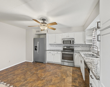 10014 N 87th Lane - Photo Thumbnail 7