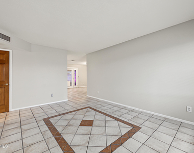 10014 N 87th Lane - Photo Thumbnail 3