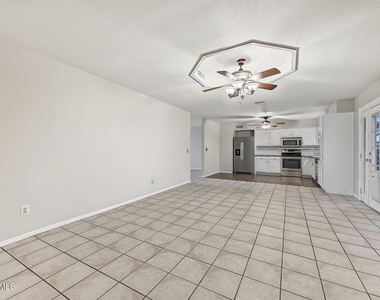 10014 N 87th Lane - Photo Thumbnail 8
