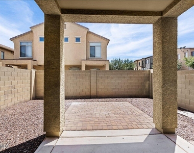 2402 E 5th Street - Photo Thumbnail 20