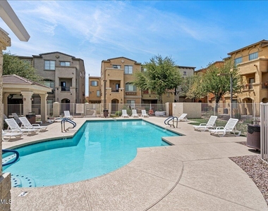 2402 E 5th Street - Photo Thumbnail 25