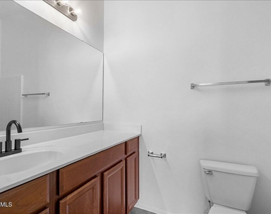 2402 E 5th Street - Photo Thumbnail 15