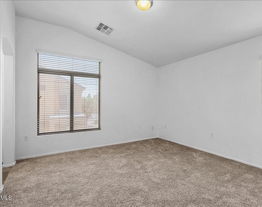 2402 E 5th Street - Photo Thumbnail 16