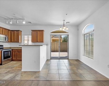 2402 E 5th Street - Photo Thumbnail 6