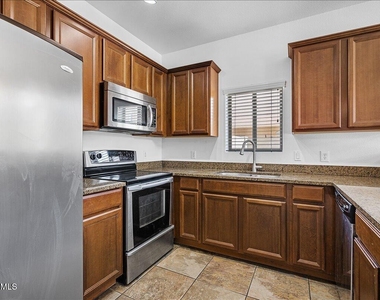 2402 E 5th Street - Photo Thumbnail 8