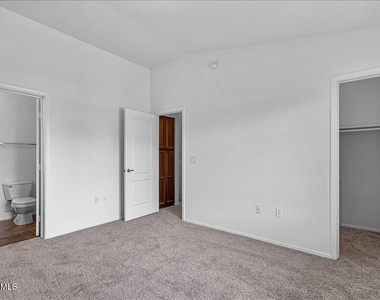 2402 E 5th Street - Photo Thumbnail 14
