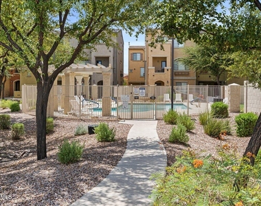 2402 E 5th Street - Photo Thumbnail 24