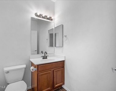 2402 E 5th Street - Photo Thumbnail 12