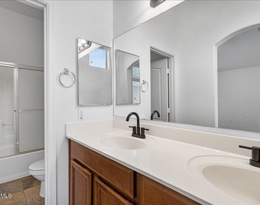 2402 E 5th Street - Photo Thumbnail 18
