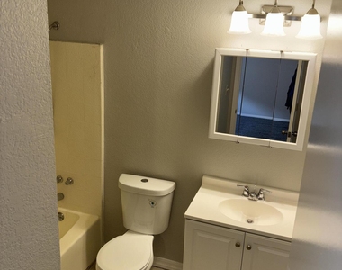 148 S 54th Street - Photo Thumbnail 6