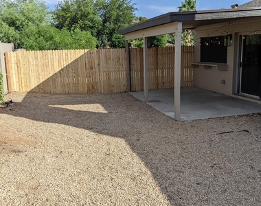 6221 E Gelding Drive - Photo Thumbnail 17