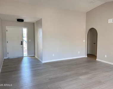 6221 E Gelding Drive - Photo Thumbnail 6