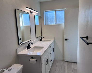 6221 E Gelding Drive - Photo Thumbnail 10