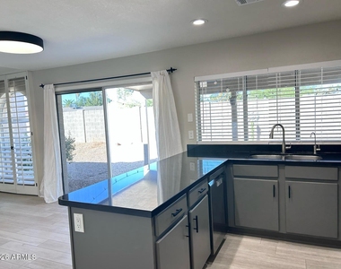 6221 E Gelding Drive - Photo Thumbnail 14