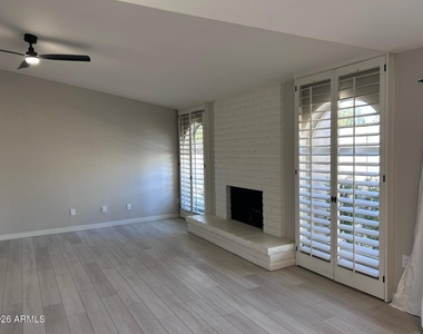 6221 E Gelding Drive - Photo Thumbnail 4