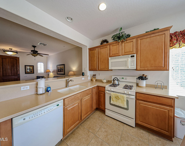 22516 N San Ramon Drive - Photo Thumbnail 7