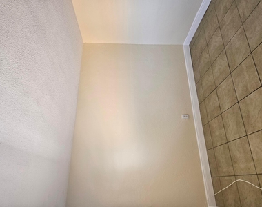 521 Nw 35th Court - Photo Thumbnail 3