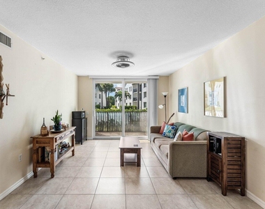 603 Villa Circle - Photo Thumbnail 10