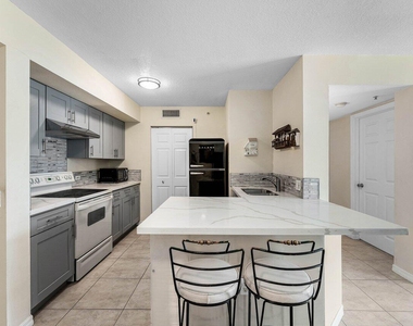 603 Villa Circle - Photo Thumbnail 5