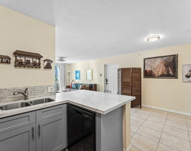 603 Villa Circle - Photo Thumbnail 7