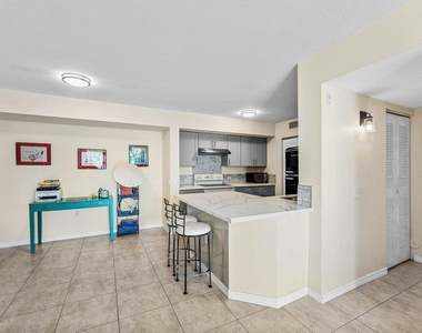 603 Villa Circle - Photo Thumbnail 2