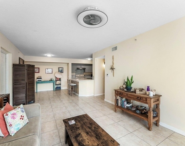 603 Villa Circle - Photo Thumbnail 12