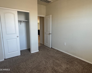 36091 W Seville Drive - Photo Thumbnail 4