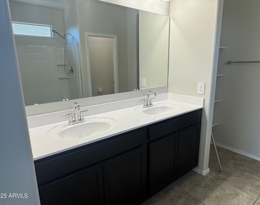 36091 W Seville Drive - Photo Thumbnail 9