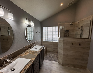 16810 S 13th Place - Photo Thumbnail 9