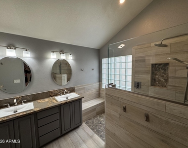 16810 S 13th Place - Photo Thumbnail 8