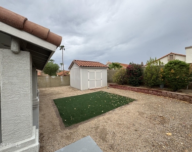 16810 S 13th Place - Photo Thumbnail 17