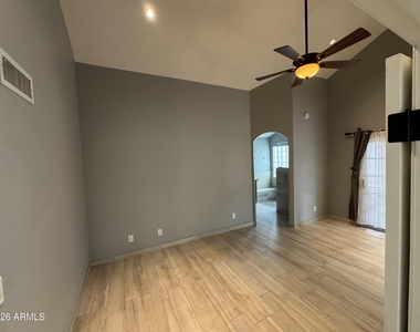 16810 S 13th Place - Photo Thumbnail 5