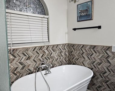 17022 N 45th Street - Photo Thumbnail 8