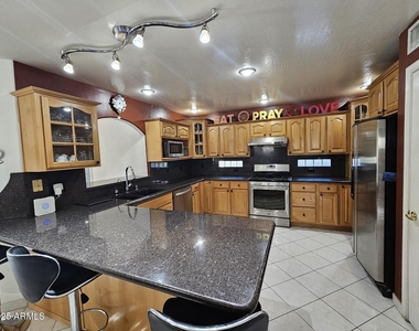 17022 N 45th Street - Photo Thumbnail 4