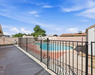 3214 W Michelle Drive - Photo Thumbnail 2