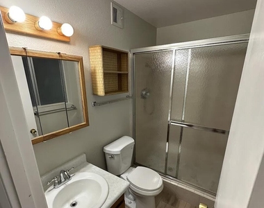 3410 E Shaw Butte Drive - Photo Thumbnail 7
