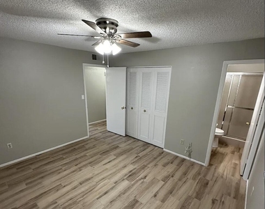 3410 E Shaw Butte Drive - Photo Thumbnail 8