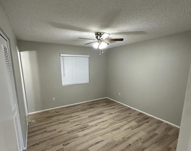 3410 E Shaw Butte Drive - Photo Thumbnail 6