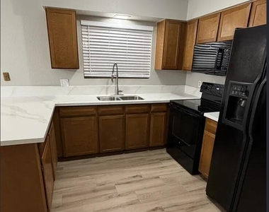 3410 E Shaw Butte Drive - Photo Thumbnail 2